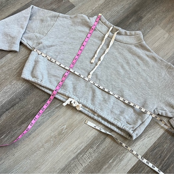 Forever 21 cropped mock neck sweatshirt - Picture 2 of 5